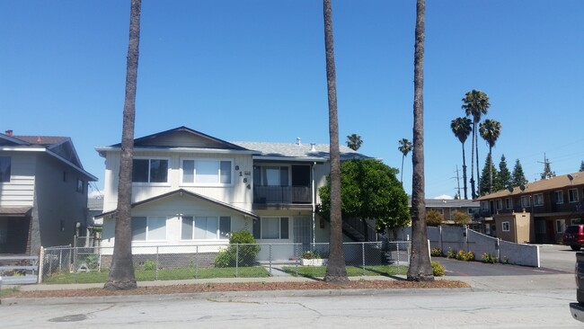 Primary Photo - 3184 Pearl Ave