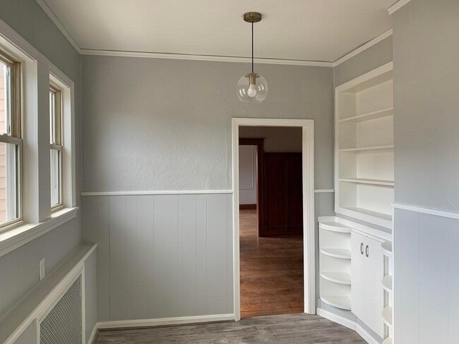 Building Photo - 581 Highland Ave