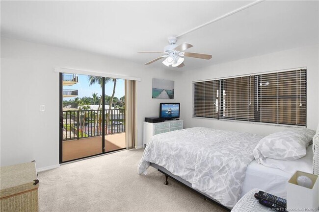 Building Photo - 10044 S Ocean Dr