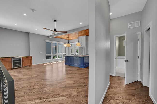 Building Photo - 1208 E Asbury Ave