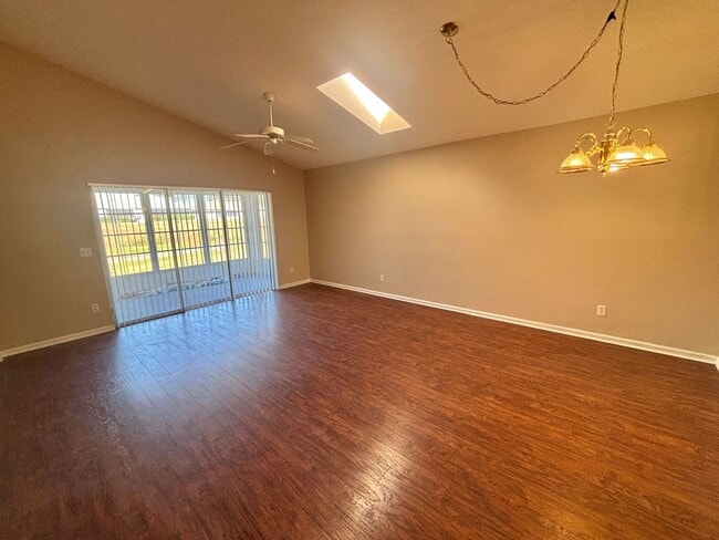 Building Photo - Ocala Palms - Welcome Home - In a age restricted 55+, golf course community