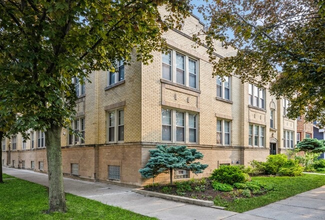 Primary Photo - 3258 N Linder Ave