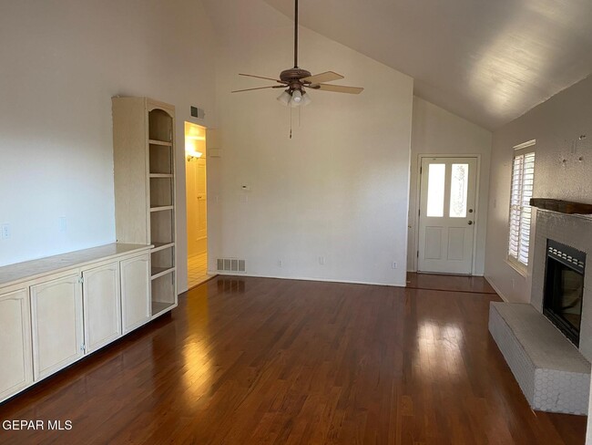 Building Photo - 715 Espada Dr