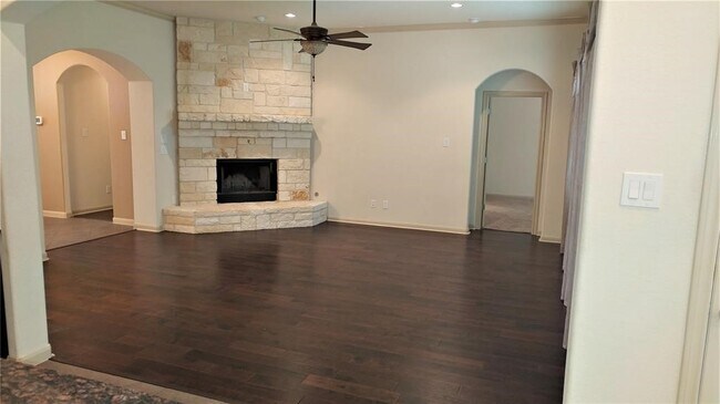 Building Photo - 11010 Sir Alex Dr