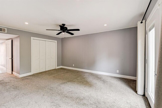 Building Photo - 6306 Riverview Way