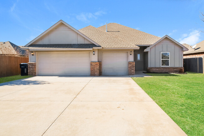 Primary Photo - Beautiful 4 bed 2 bath 3 car garage home!!