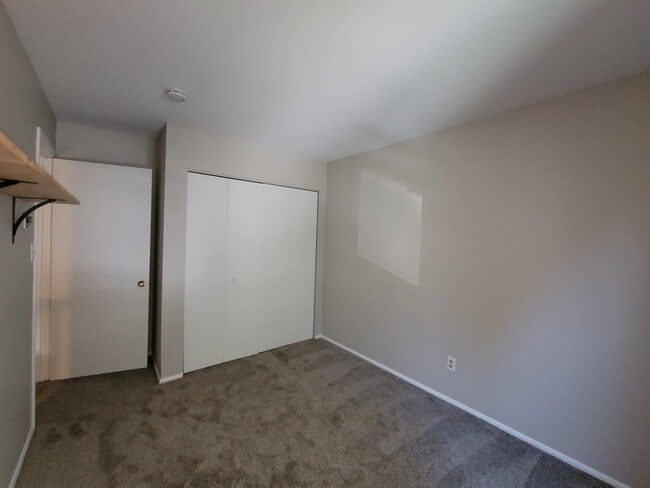 Building Photo - 1040 Smith Ln
