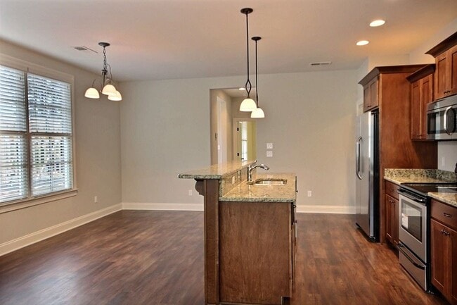 Building Photo - 214 E South St