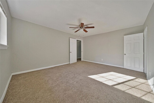 Building Photo - 10071 Woodhollow Dr