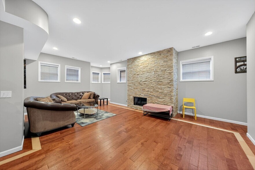 Building Photo - 4956 S Champlain Ave