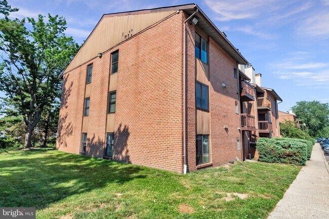 Building Photo - 104 Mountain Rd