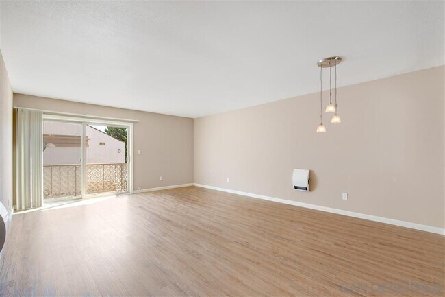 Building Photo - $3,400 - 3 Bed / 2 Bath Condo in Kearney Mesa