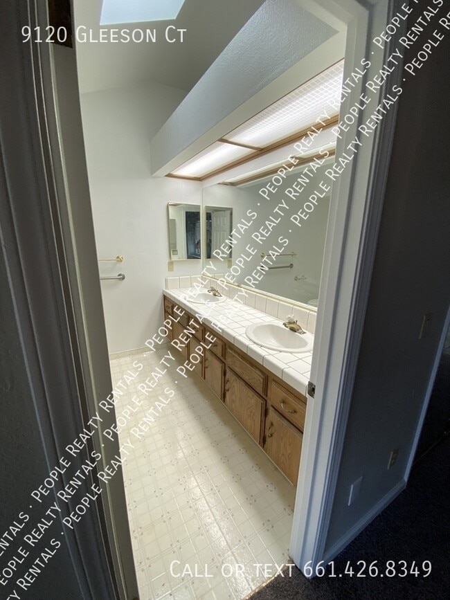 Building Photo - 9120 Gleeson Ct