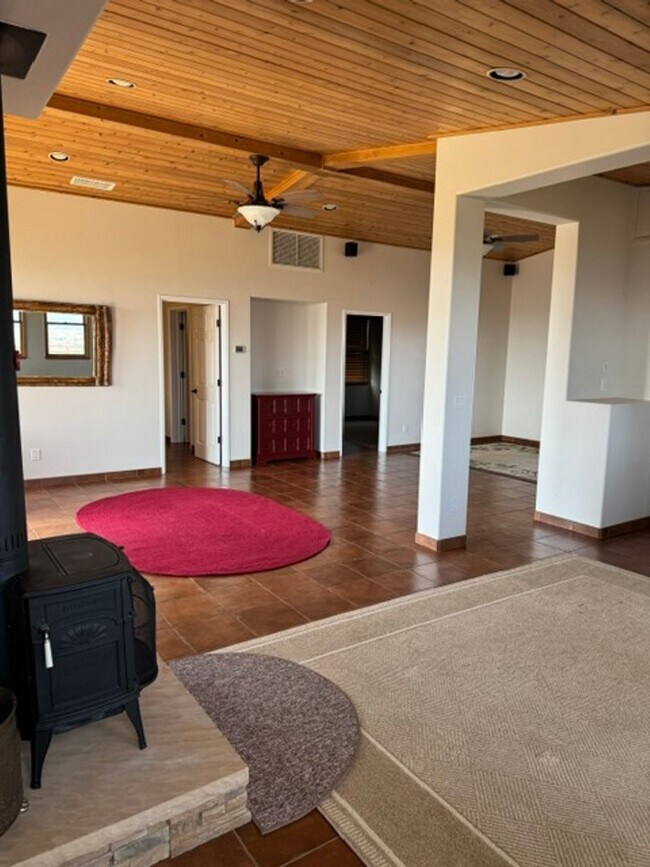 Building Photo - 1475 Cougar Ridge Rd