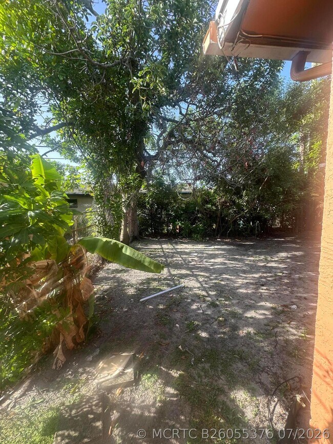 Building Photo - 5725 NW 14th Ct