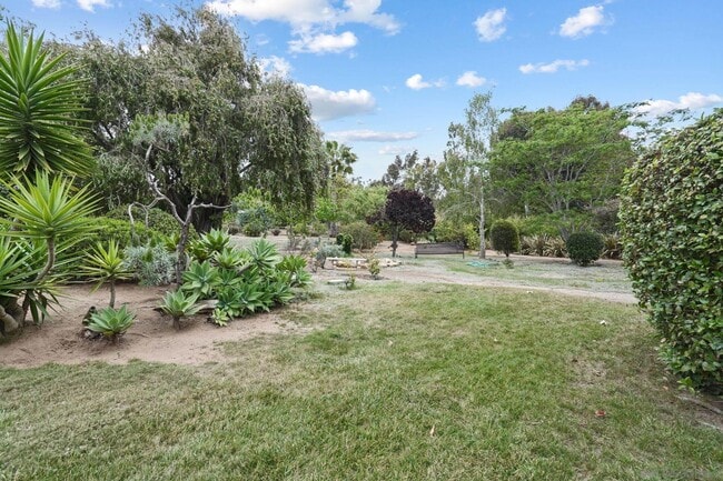 Building Photo - 14844 Rancho Real