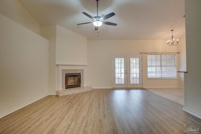 Building Photo - 3012 Classic Dr