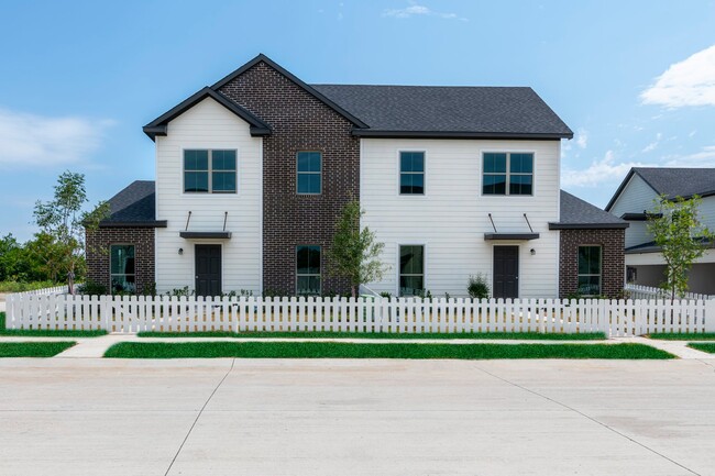 Building Photo - Townhomes at Princeton Meadows