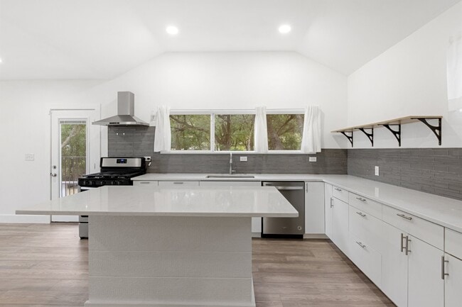 Building Photo - Charming Hilltop Cottage in Grey Forest
