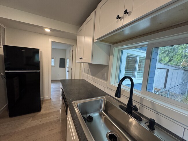 Building Photo - 8950 SW 69th Ave