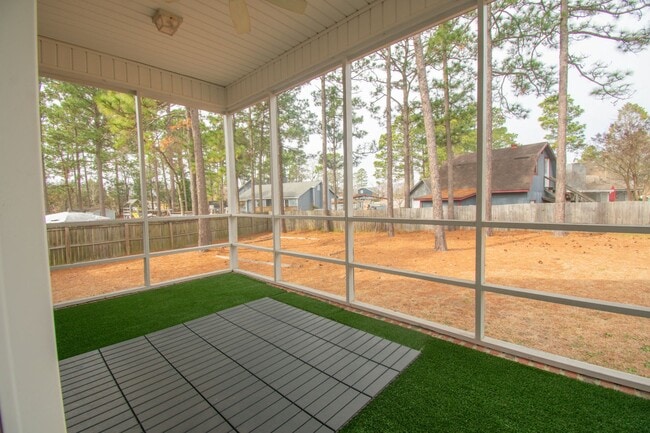 Building Photo - 4 Bedroom 2.5 Bathroom With Bonus and Screened in Porch!