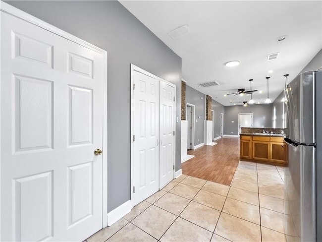 Building Photo - 1824 Allen St