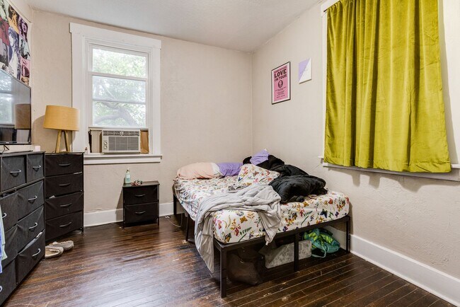 Building Photo - 406 Kingsboro St