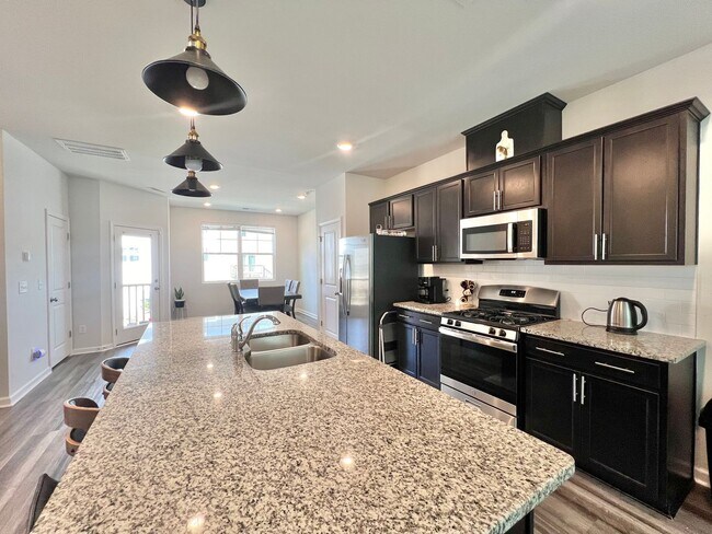 Building Photo - Stunning 3BD, 2.5BA Raleigh Townhome with ...