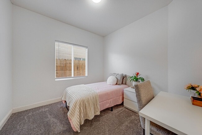 Building Photo - Cozy 3-Bed Sanctuary with 2 Full Baths in Sacramento’s Serene Prairie Dunes