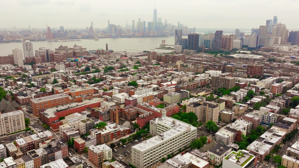 Building Photo - 300 Adams St