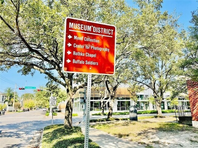 Building Photo - 1329 Hyde Park Blvd