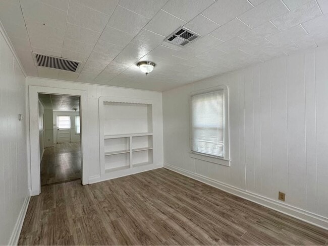 Building Photo - 648 Ave H