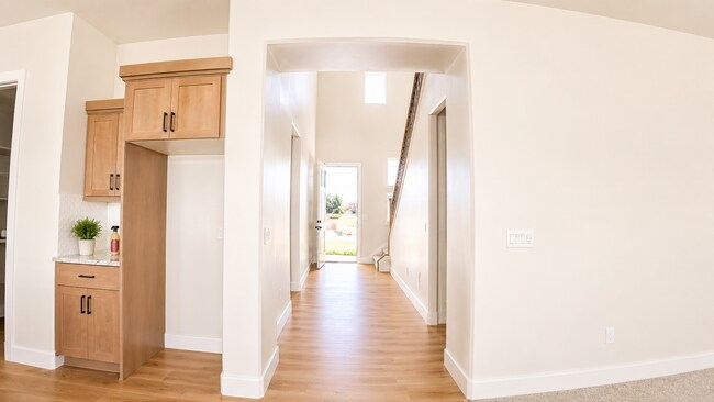 Building Photo - 5608 S Rosalia Wy