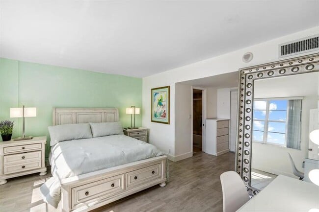 Building Photo - 750 N Ocean Blvd