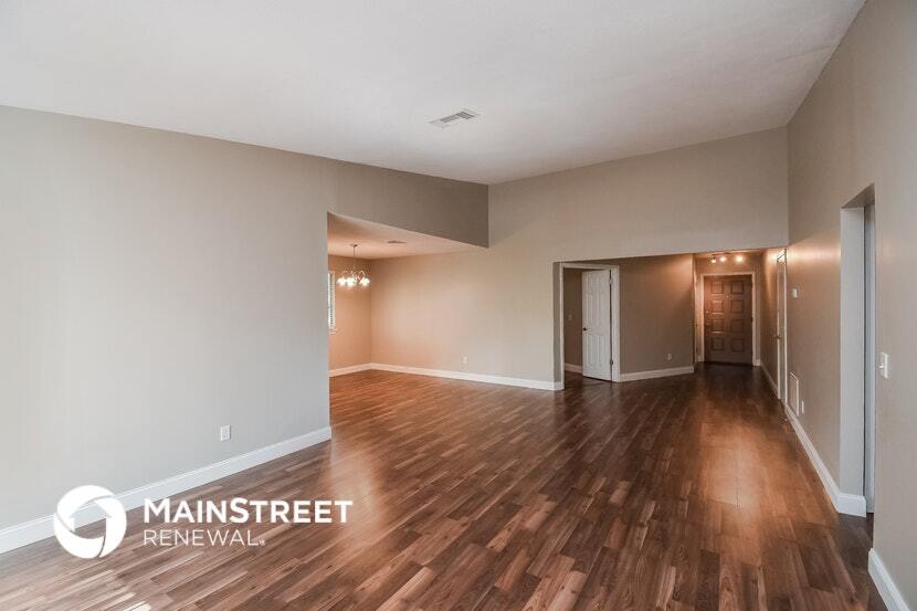 Building Photo - 10927 Horse Track Dr E