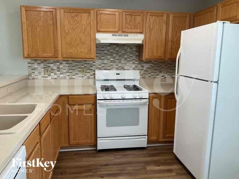 Building Photo - 2225 Pierce Arrow Dr