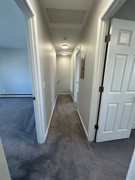 Building Photo - 1055 E Klatt Rd