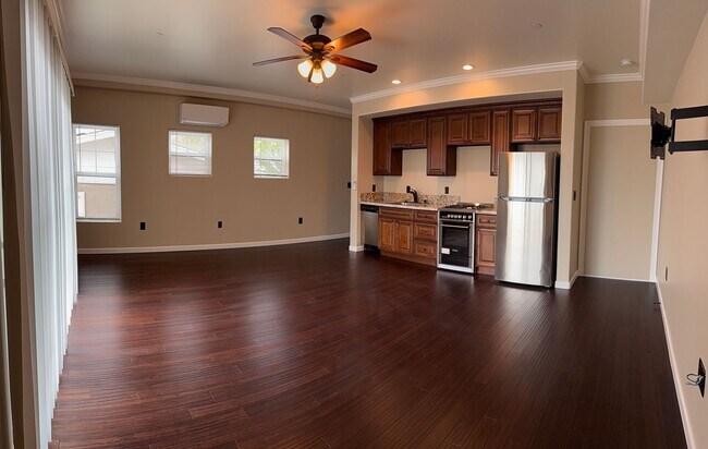 Building Photo - 4738 Hillcrest Ave