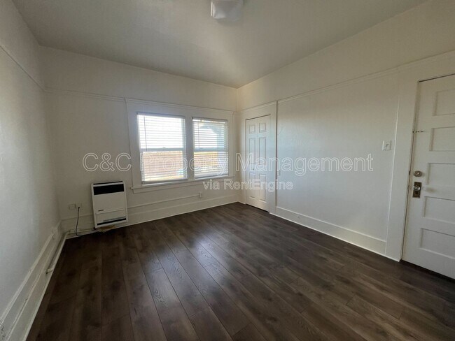 Building Photo - 1200 W Market Cir