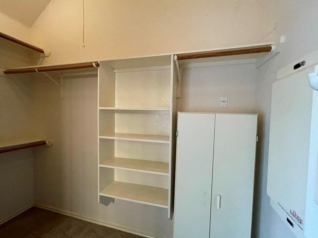 Building Photo - Spacious open floor plan with this desirab...