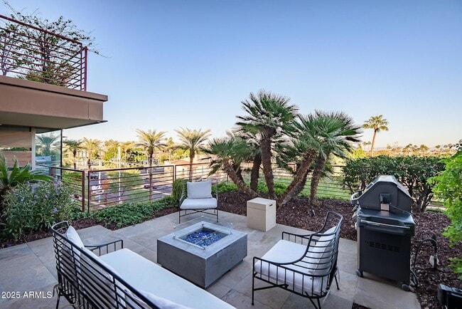 Building Photo - 7167 E Rancho Vista Dr