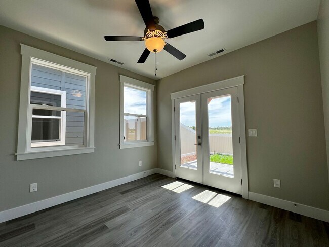 Building Photo - 4 Bedroom 3 Bath New Star Development