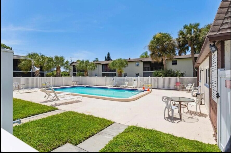 Building Photo - 5541 Bay Blvd