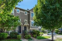 Building Photo - 16884 NW Shadow Hills Ln