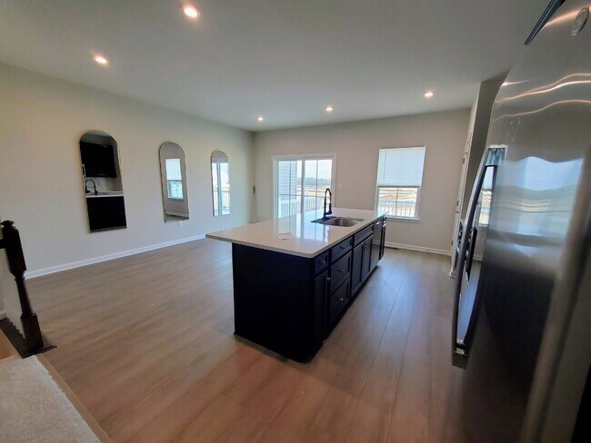 Building Photo - Beautiful 3 bedroom 2 1/2 bath townhome available for lease in Swedesboro