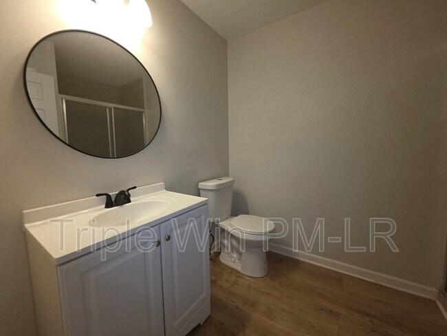 Building Photo - 5505 Crescent Dr