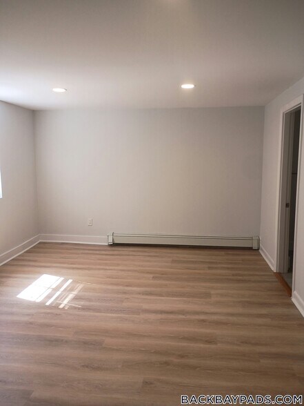 Building Photo - 499 Beacon St