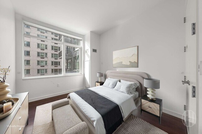 Building Photo - 300 E 23rd St