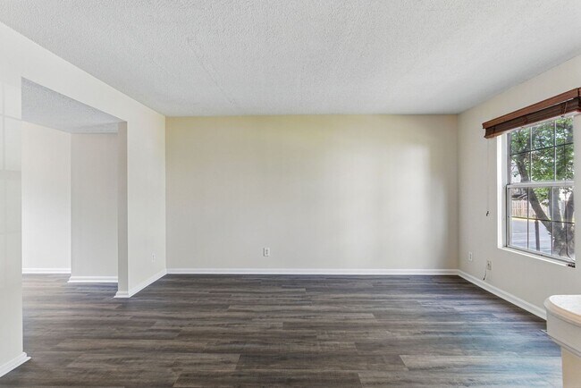 Building Photo - 505 Knollwood Ct