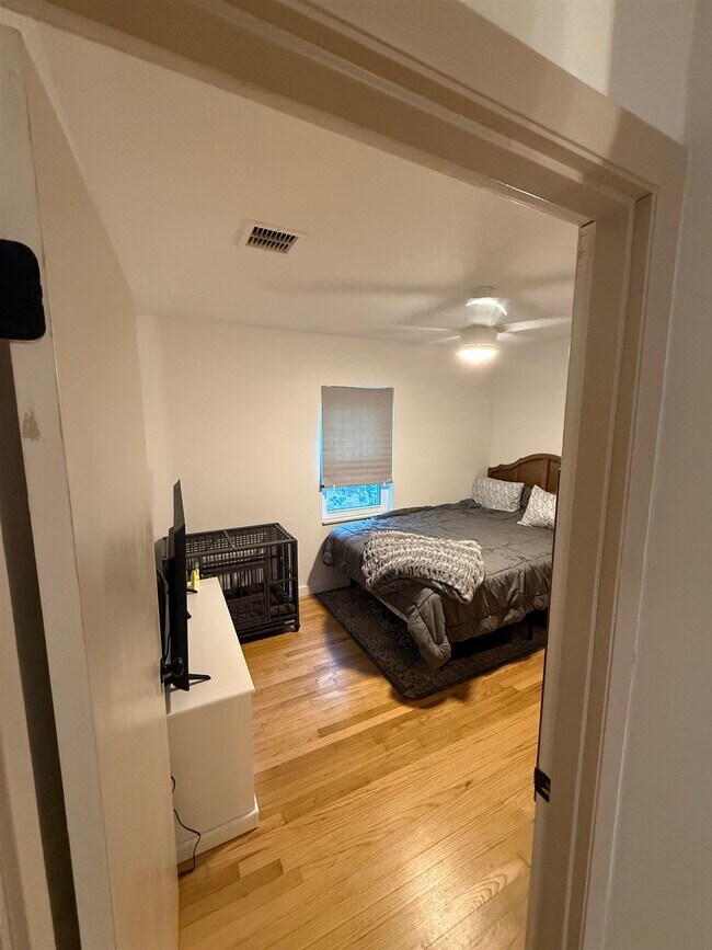 Building Photo - 629 Dart St